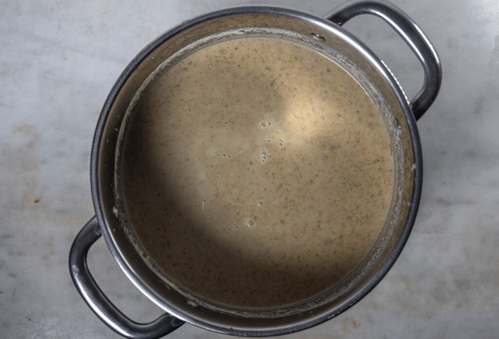 7. Die Suppe pürieren.