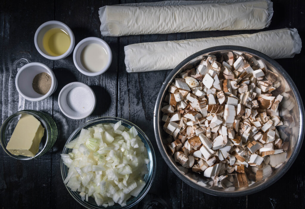6. Alle Zutaten für die Champignon-Duxelles, sowie der Blätterteig.