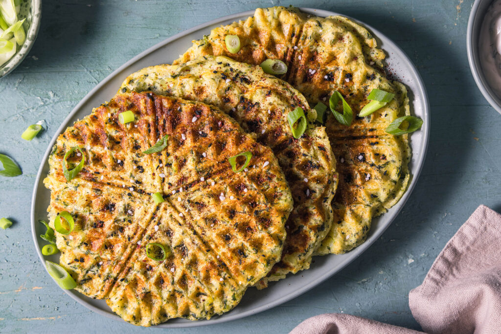 Knödelwaffeln - das sind Waffeln aus Knödelteig mit Spinat und Veta im Teig.