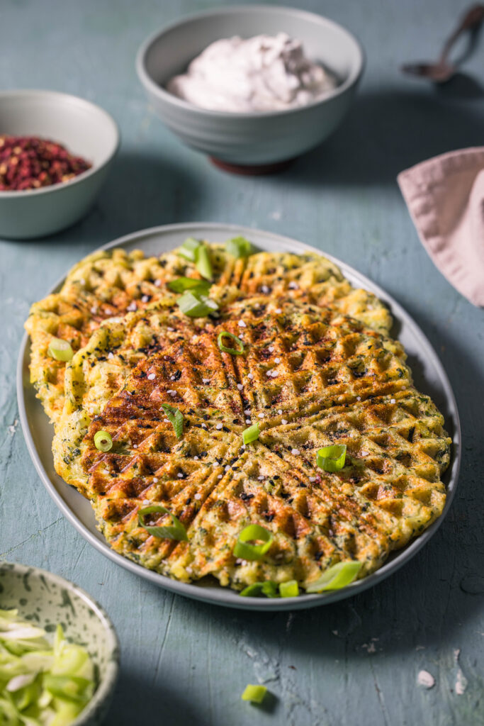 Vegane Knödelwaffeln schmecken sehr gut mit Dips