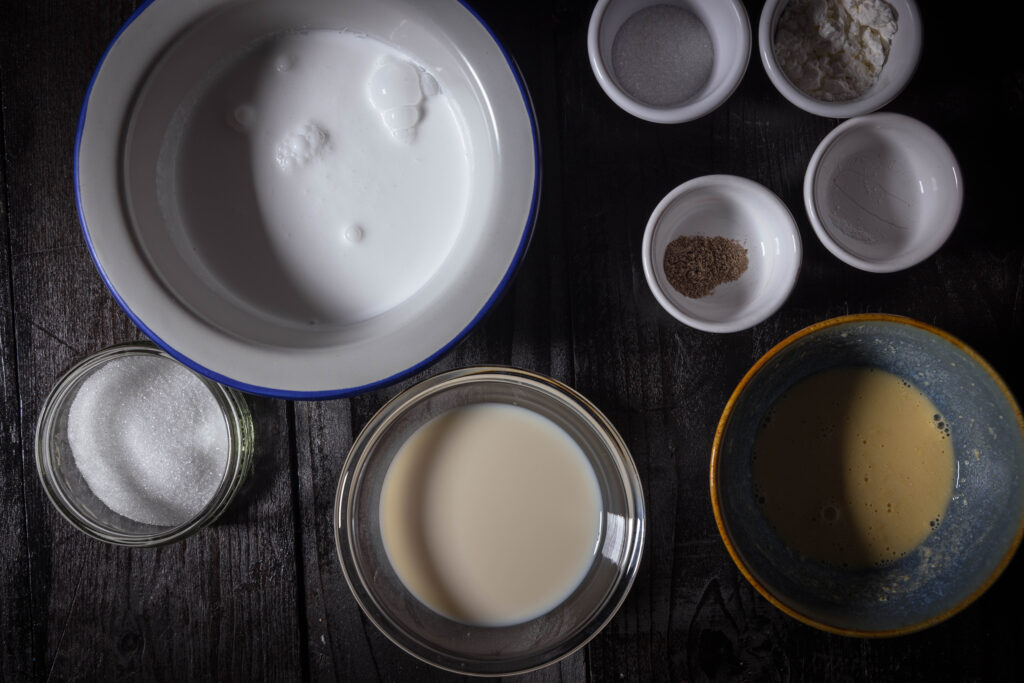 Alle Zutaten für die Kardamomcreme.
