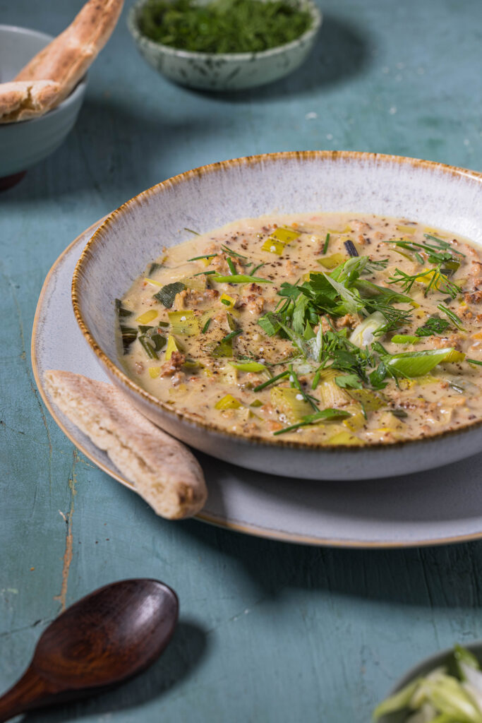 Vegane Lauch-Käse-Suppe mit Hack, schnell und einfach