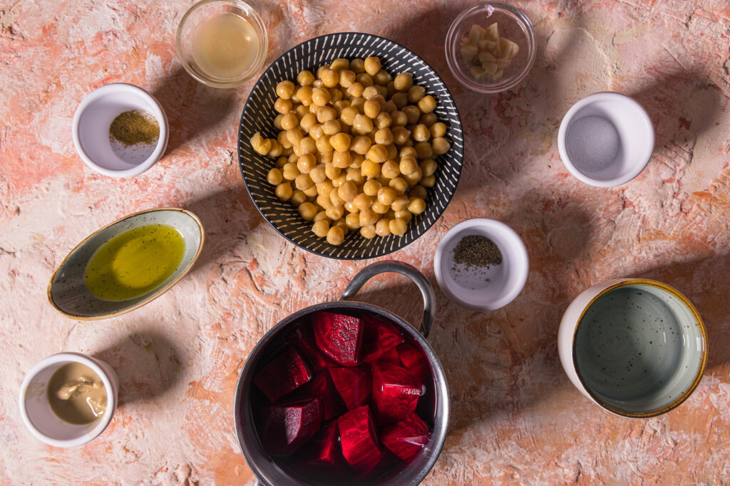 Alle Zutaten für den Rote-Beete-Hummus.