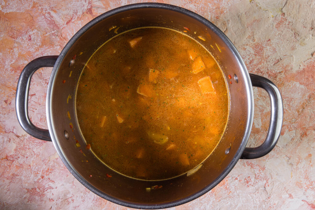 Suppe von oben in einem Topf