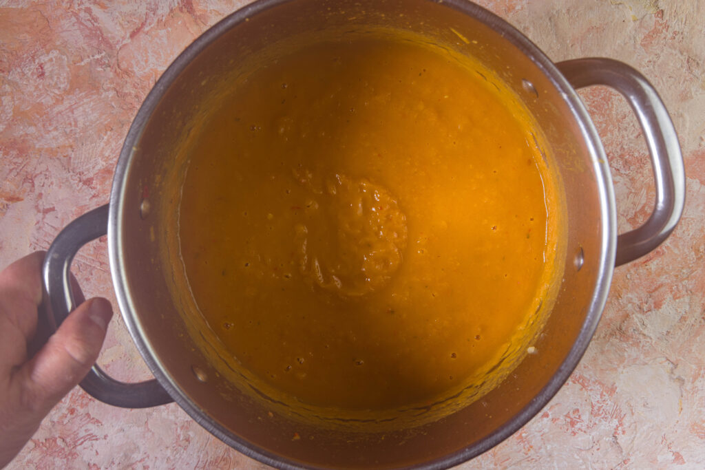 Frisch pürierte, cremige Suppe