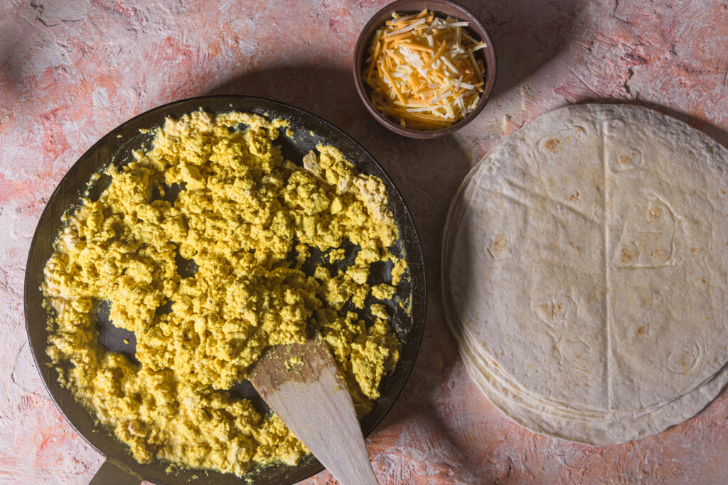 Alle Zutaten für die Frühstücks-Burritos.