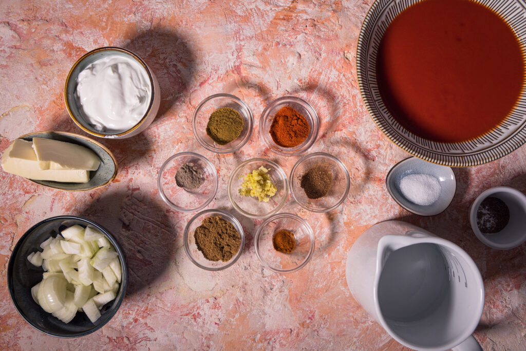 Alle Zutaten für die Tikka-Masala-Sauce.