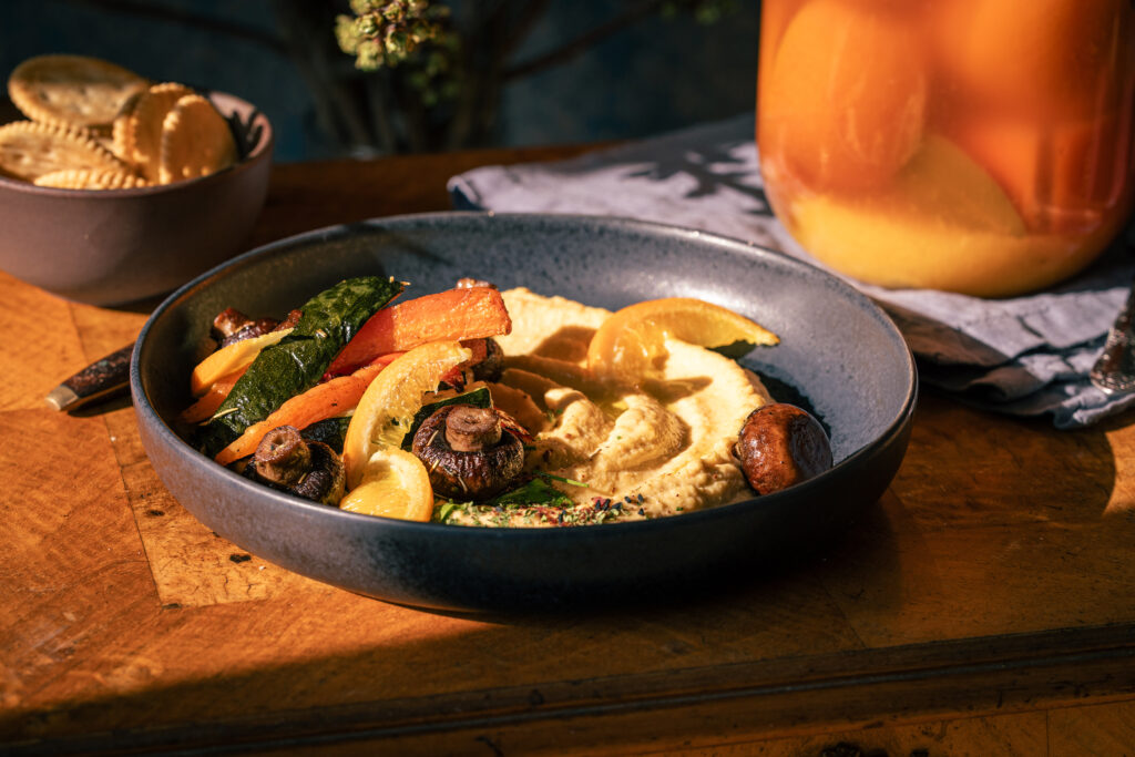 Salzorangen-Hummus - mit selbst eingelegten Salzorangen und Grillgemüse als Topping