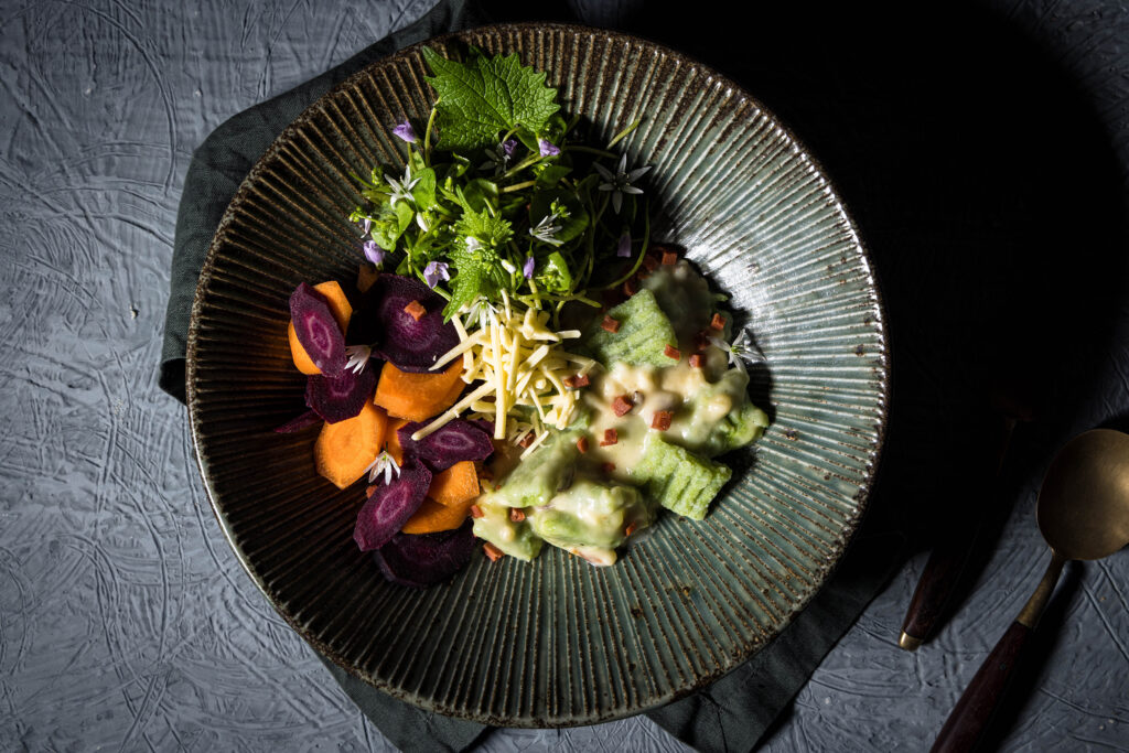 Bärlauch Gnocchi – vegan – mit pflanzlicher Käse-Schinken-Sauce