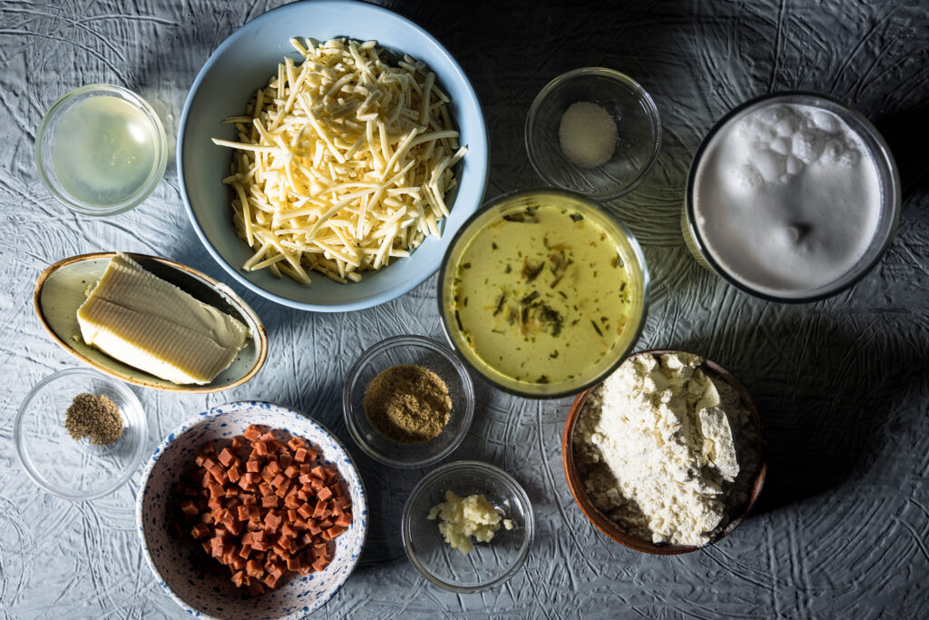 Alle Zutaten für die vegane Käse-Schinken-Soße.