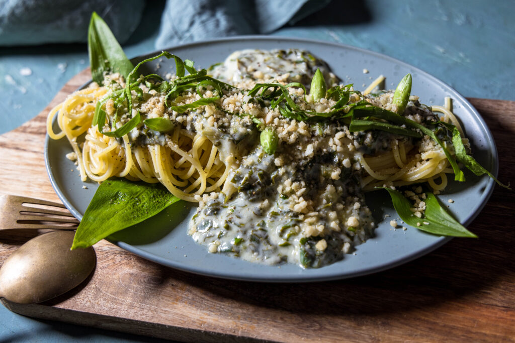 Limetten Bärlauch Spaghetti mit Macadamia Parmesan