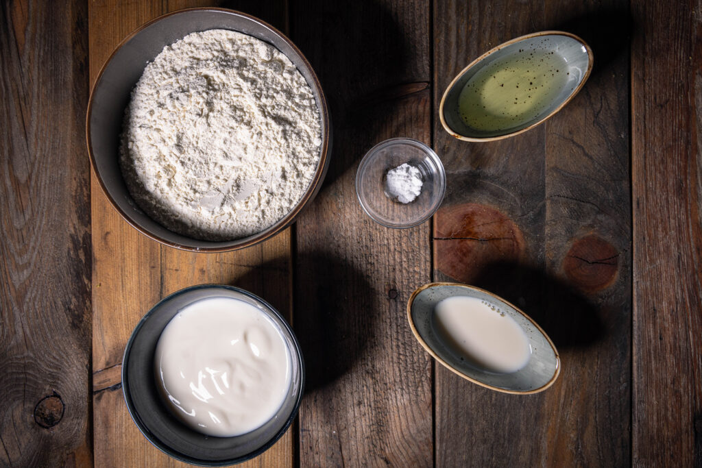 Alle Zutaten für den Quicheteig - veganer Quark-Öl-Teig