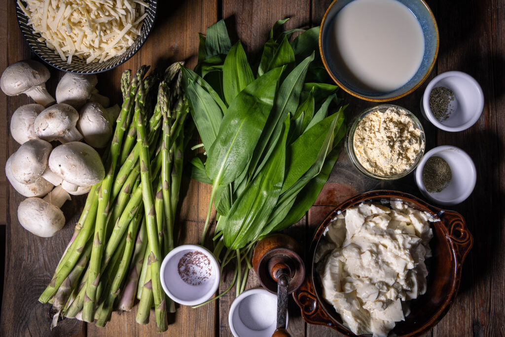 Alle Zutaten für die vegane Quichefüllung.