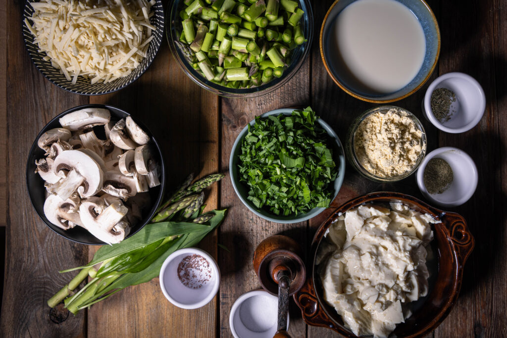 Alle Zutaten für die vegane Quichefüllung.