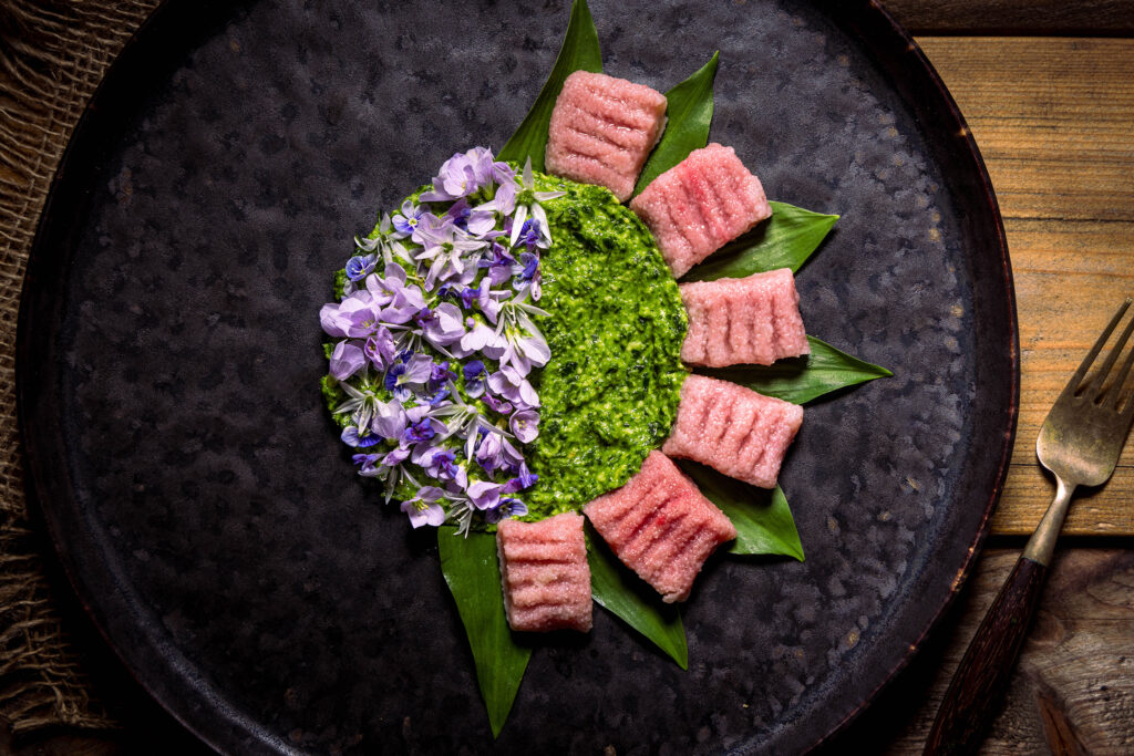 Rote Beete Gnocchi mit Bärlauchpesto