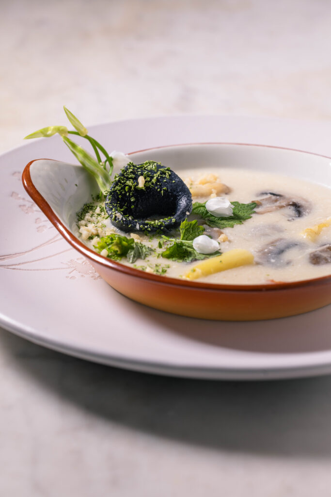 Vegane Spargelcremesuppe - vollmundig und aromatisch