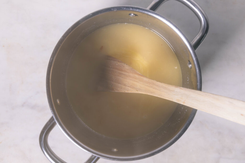 Zubereitung von veganer Spargelcremesuppe