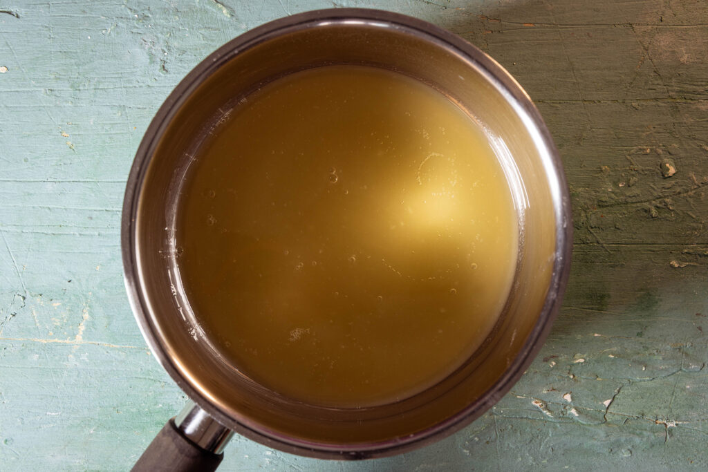 Aquafaba in einem kleinen Kochtopf