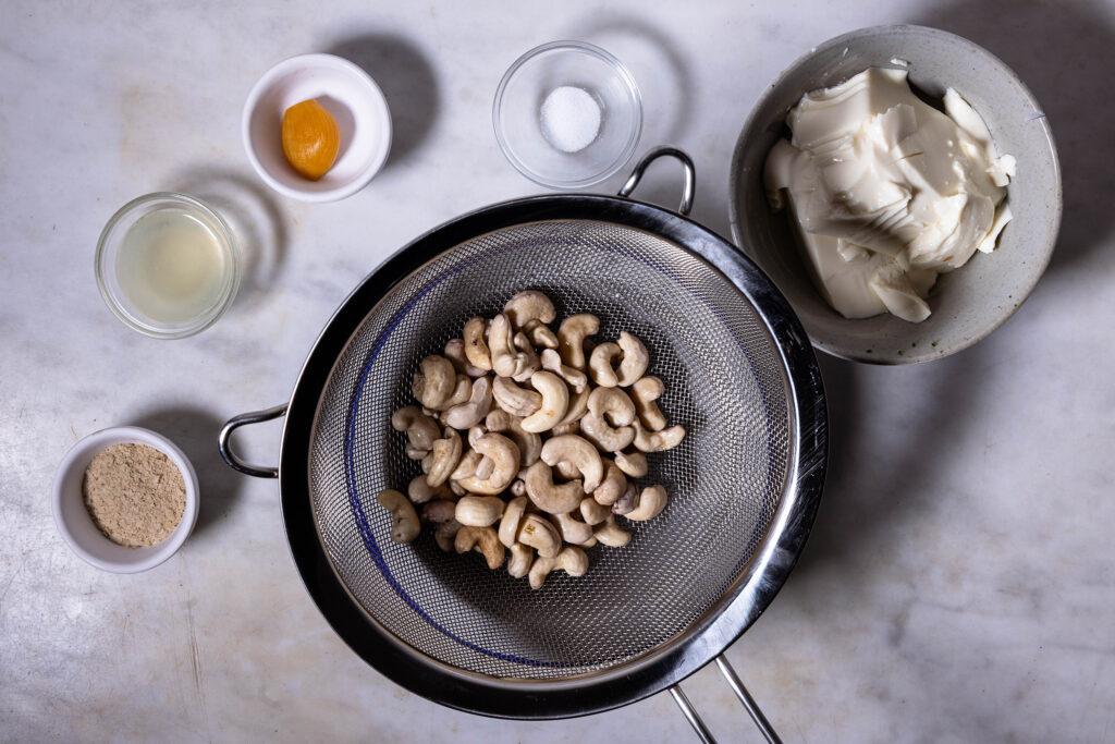 Alle Zutaten für richtig authentischen, aromatischen, veganen Ricotta.
