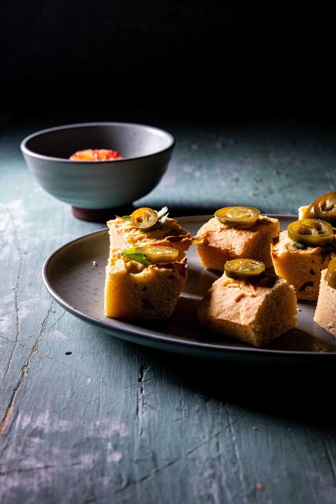 Cornbread - Maisbrot - vegan mit "Buttermilch". In Würfeln mit Jalapenos.