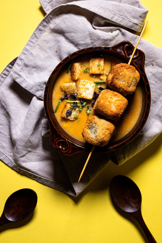 Sopa De Ajo – Mallorquinische Knoblauchsuppe mit maritimen Tofuspieß
