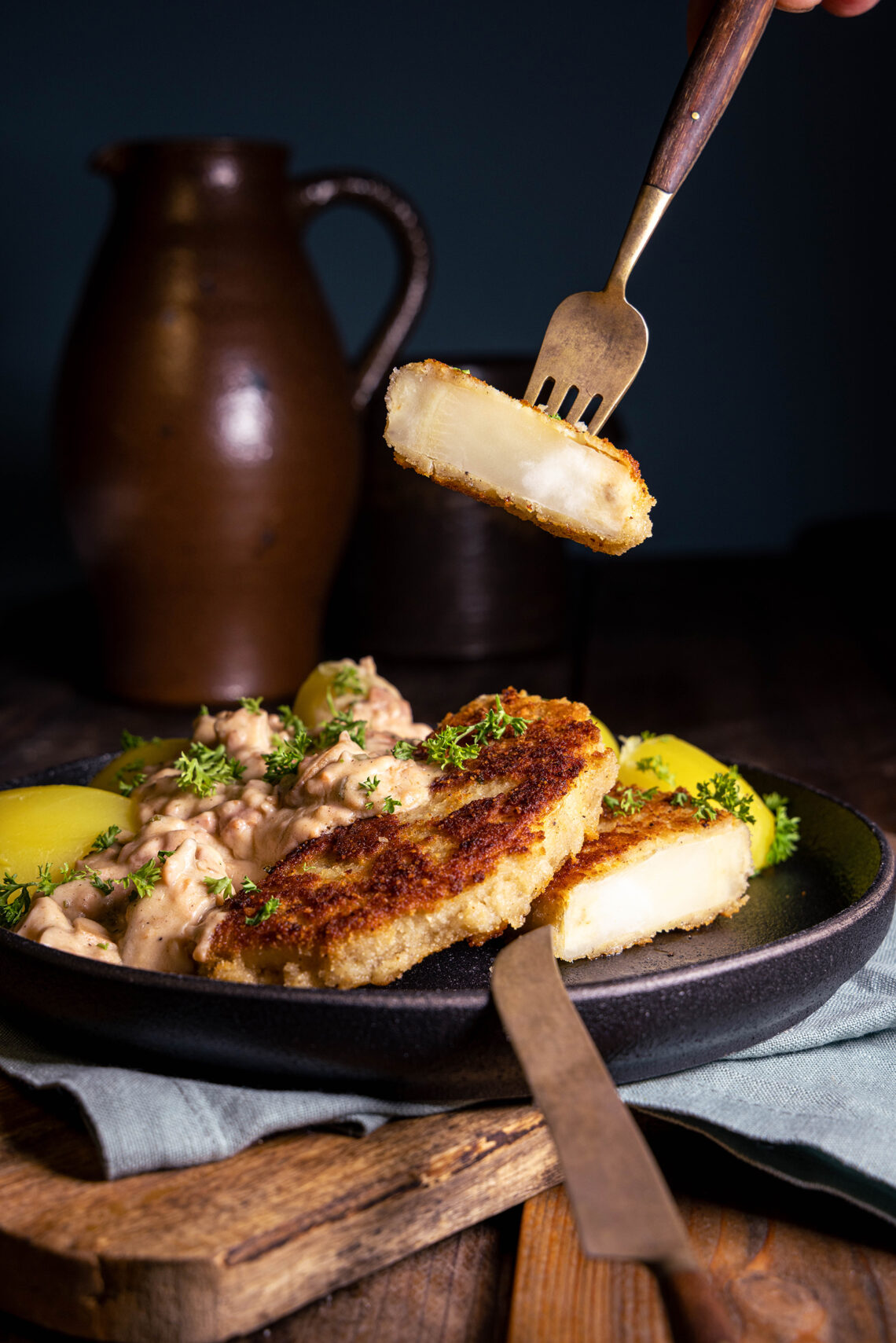 Sellerieschnitzel, vegan mit cremiger Pilz-Schinken-Sauce