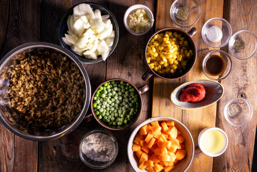 Alle Zutaten für die vegane Fleischfüllung des Sheperd's Pie.