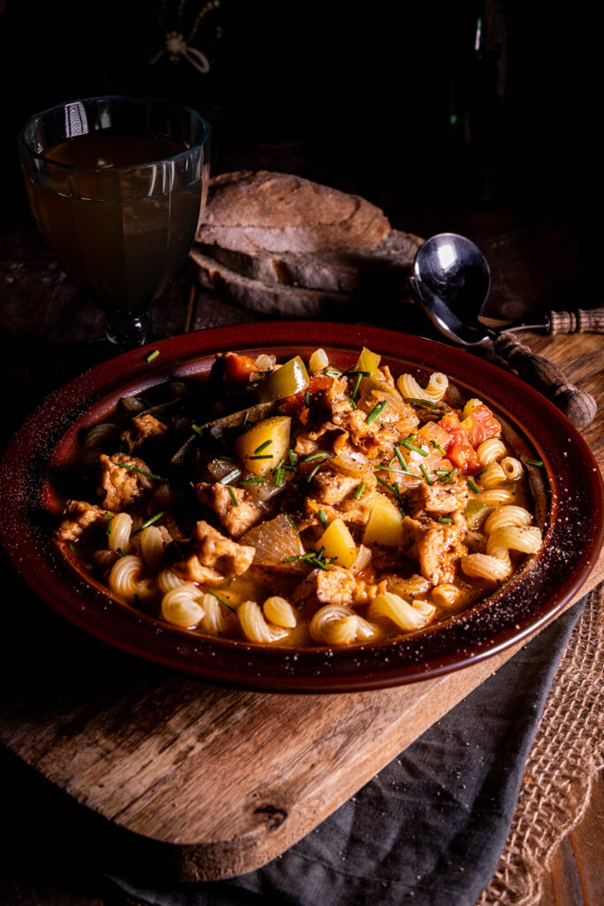 Vegane Ungarische Gulaschsuppe mit Seitan