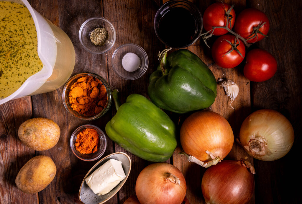 Alle weiteren Zutaten für das vegane, ungarische Gulasch.