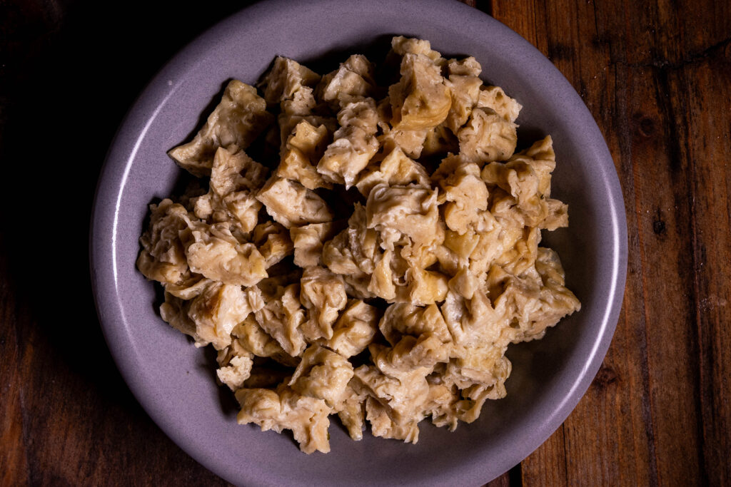 Seitan, geschnitten, in einer Schale